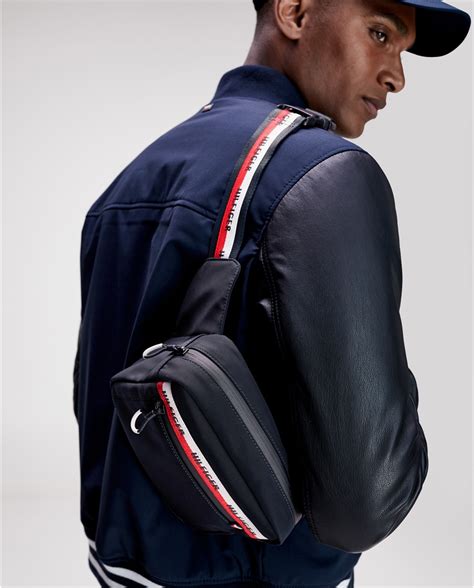 Tommy Hilfiger Riñonera Signature Crest para hombre, marino.